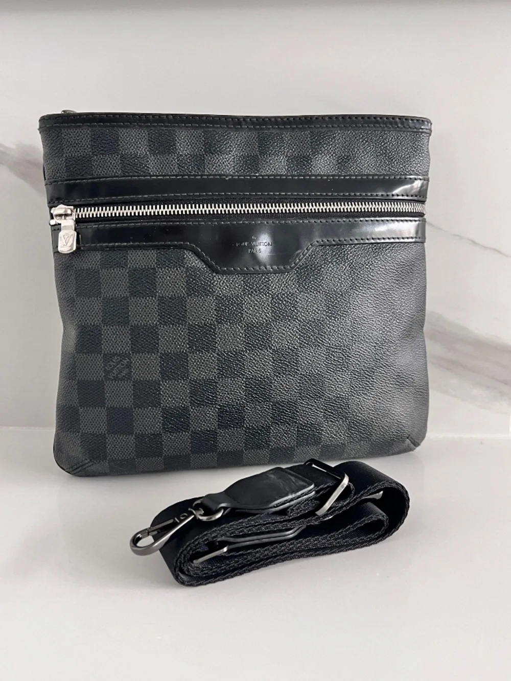 Louis Vuitton Damier Graphite Canvas Gray Black Crossbody Messenger Bag | Adjust